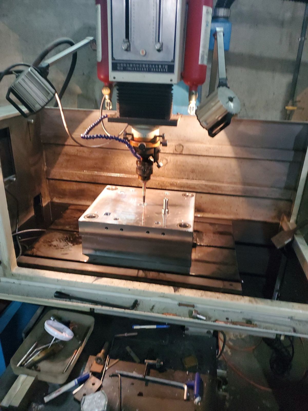 A machine in cut, end of a shift.